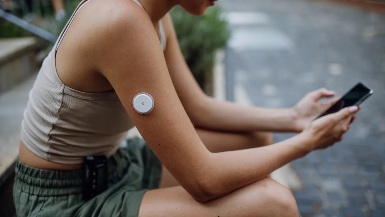 Continuous Glucose Monitoring in Healthy Individuals: Evidence, Interpretation, and Practical Value Beyond Clinical Use